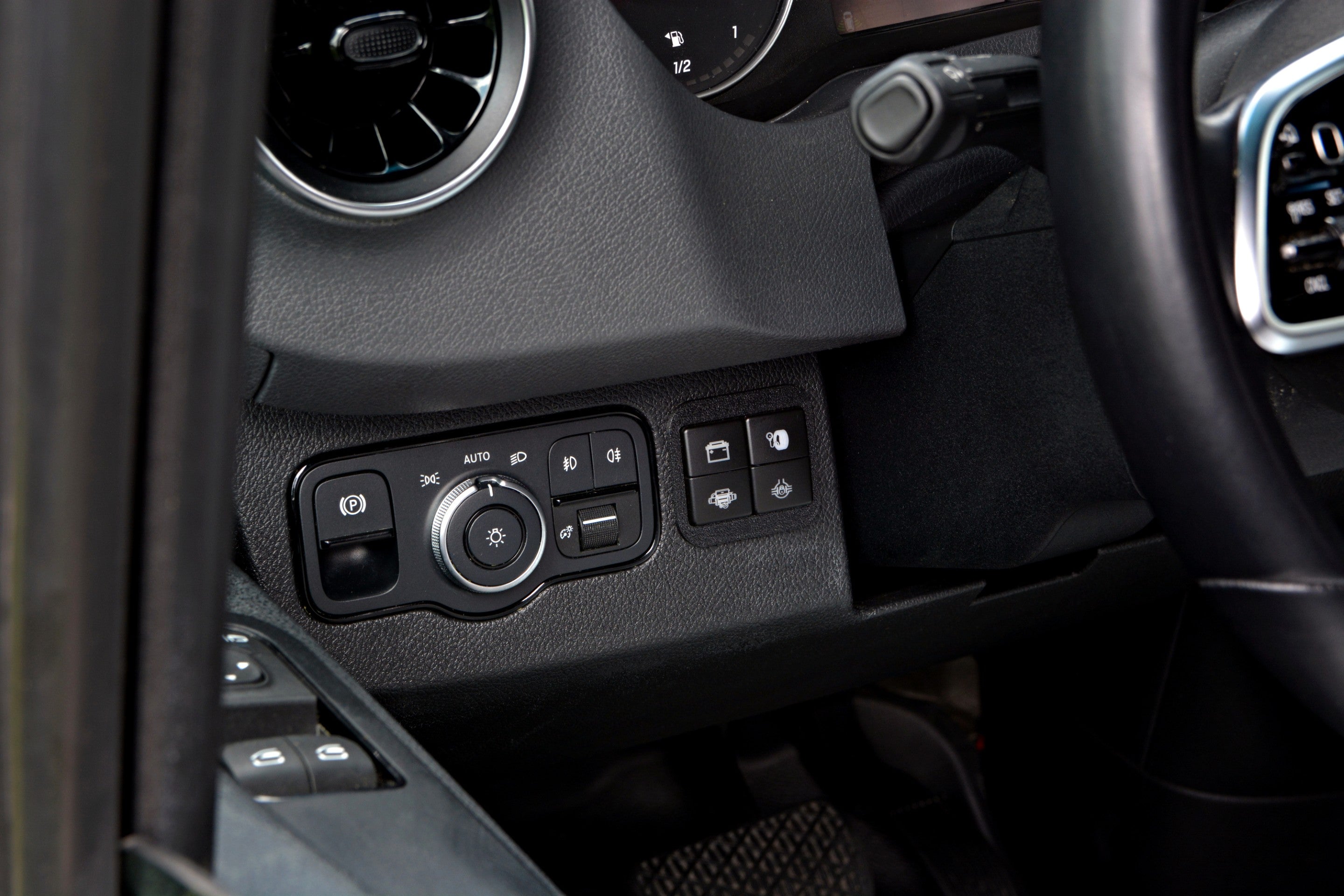 Mercedes-Benz Sprinter 907/VS30 Left side 4-Switch Dash Panel